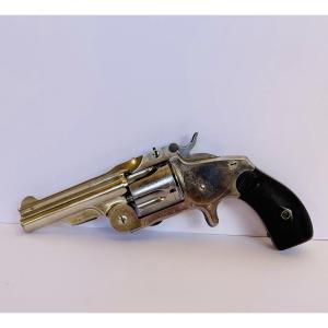 Revolver Smith and Wesson, baby Russian. 